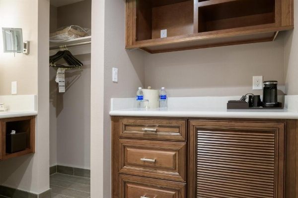 Woodcrest Hotel Cupertino image 13