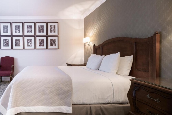 Woodcrest Hotel Cupertino image 23