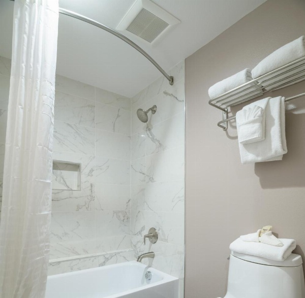 Woodcrest Hotel Cupertino image 9